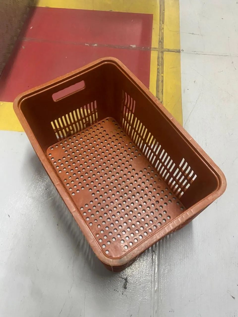 Caixa Plástica Agrícola Vazada Borda Alta 20kg - Foto 6