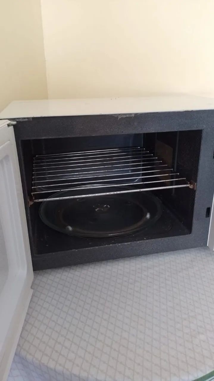 Microondas Panasonic com 2 divisórias 220v