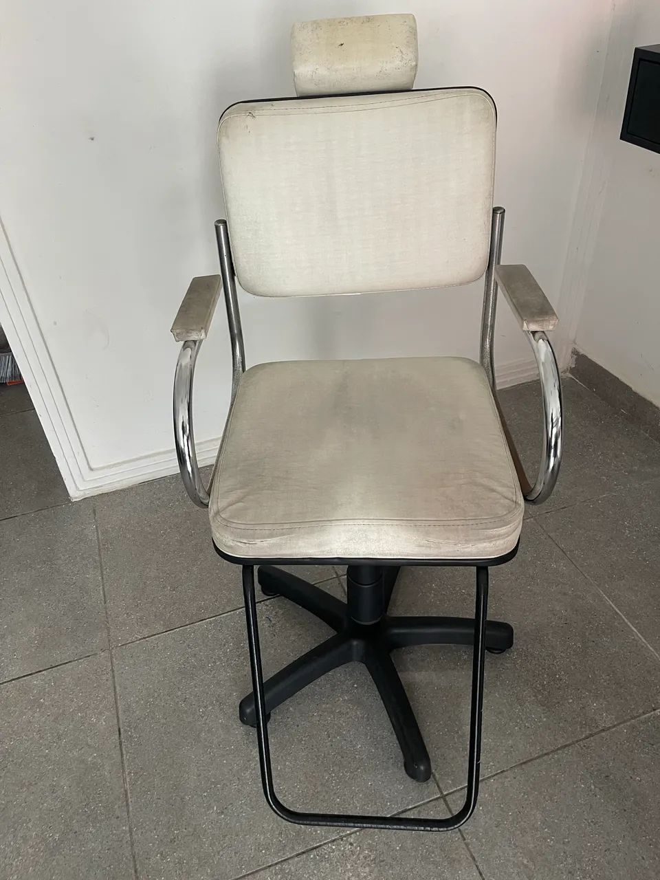 Vendo Cadeira de Barbeiro para iniciantes! - Foto 2