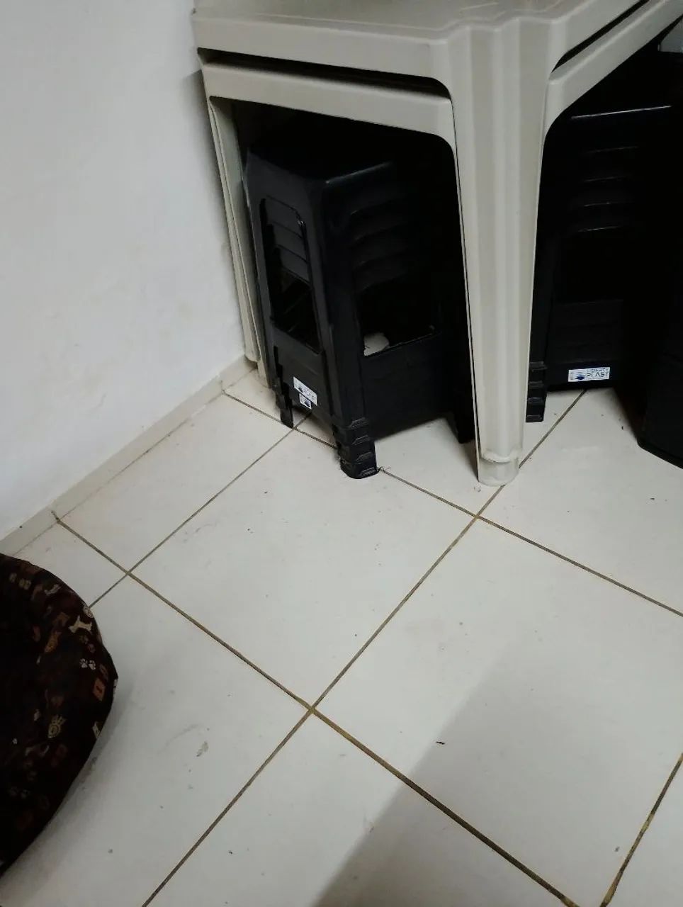 Duas mesas semi novas! - Foto 2