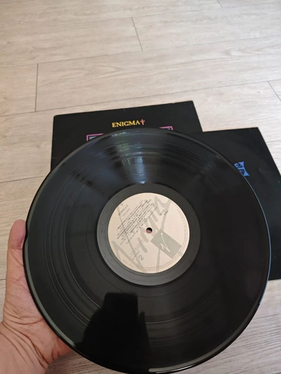 Disco de Vinil LP Enigma - MCMXC a.D. (1990) Original Com Encarte - Foto 2