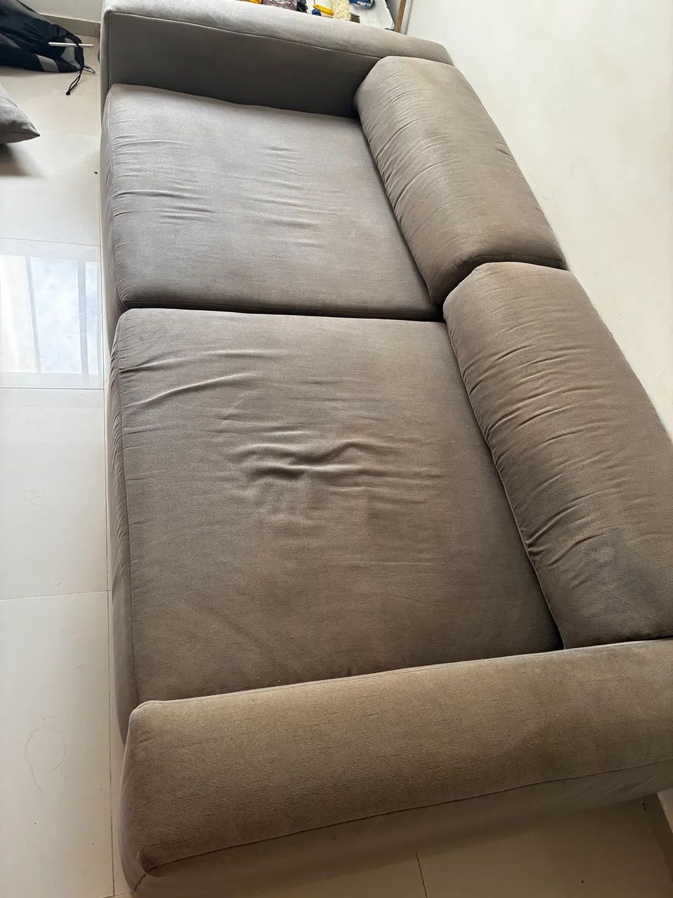 Sofá Bege/Cinza - Confortável e Conservado - Foto 2