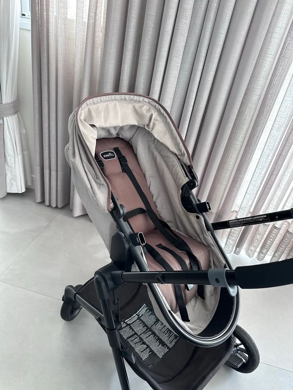 Carrinho de bebê e bebê conforto evenflo pivot - Foto 2