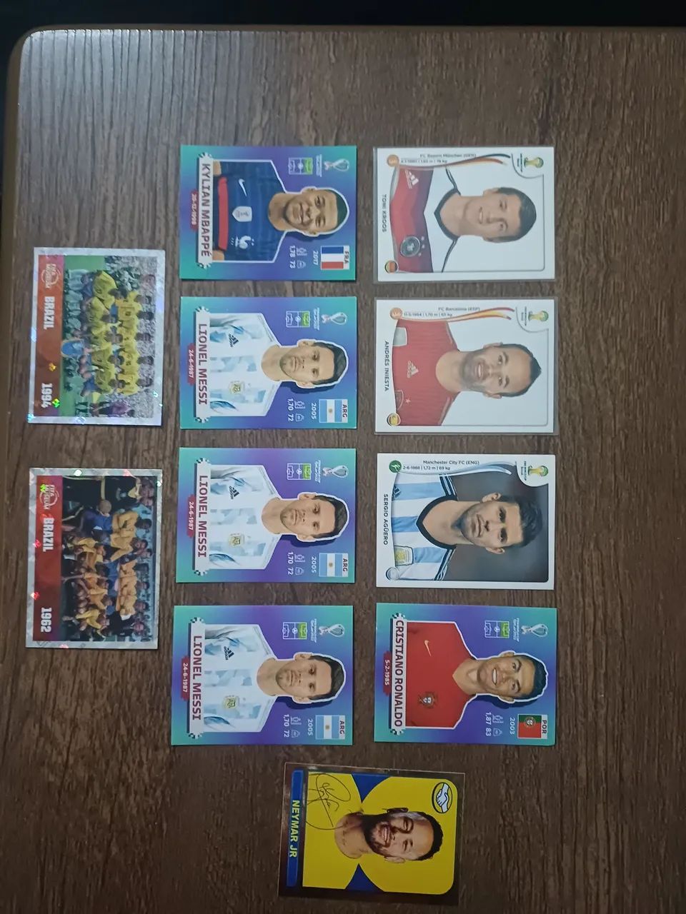 vendo figurinhas da copa do mundo de 2026, 2022 e 2014 - Foto 2
