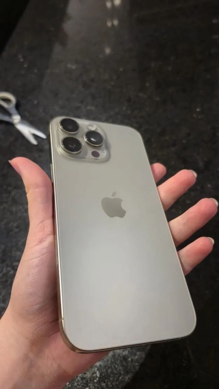Iphone 16 pro max  - Foto 3