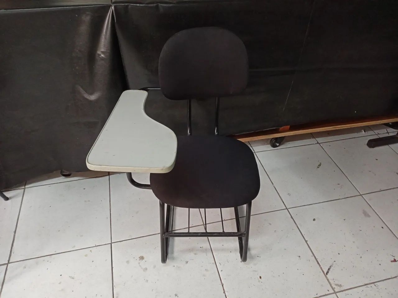 Conjunto de 4 Cadeiras Escola com Braço - Foto 5