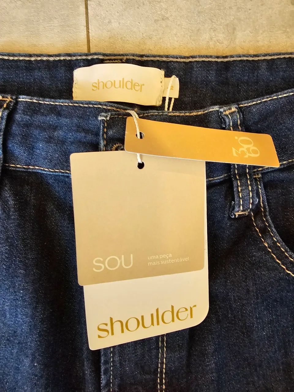 Calça Jeans Flare Shoulder - Nova com Etiqueta - Foto 3