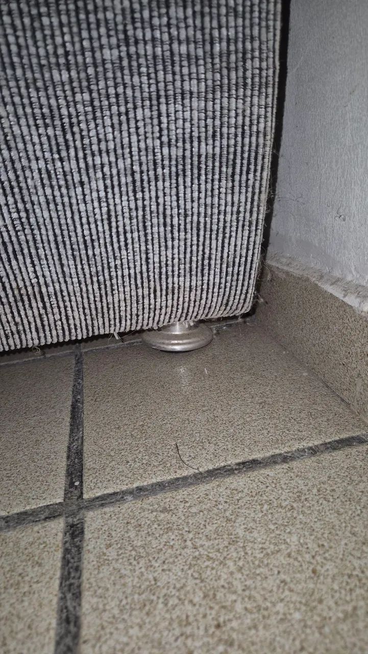 Sofá 3 lugares, barato pra vender logo - Foto 5