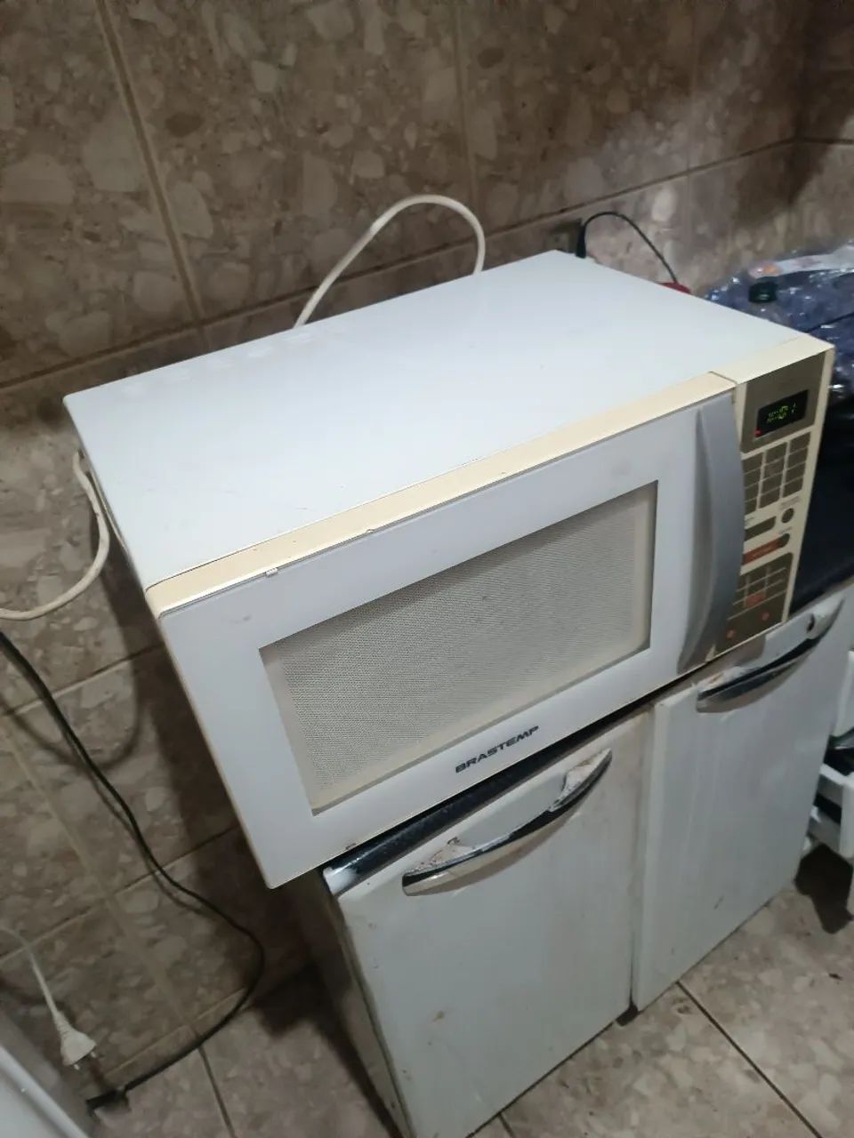 Microondas Brastemp 34 litros ótimo estado funciona perfeitamente 