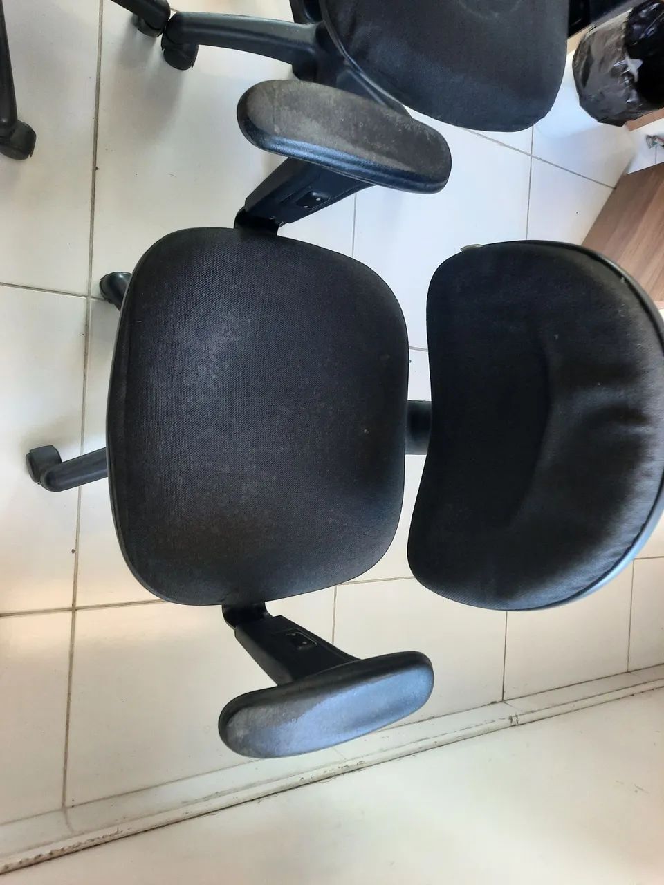 03 cadeiras de escritório - Foto 4