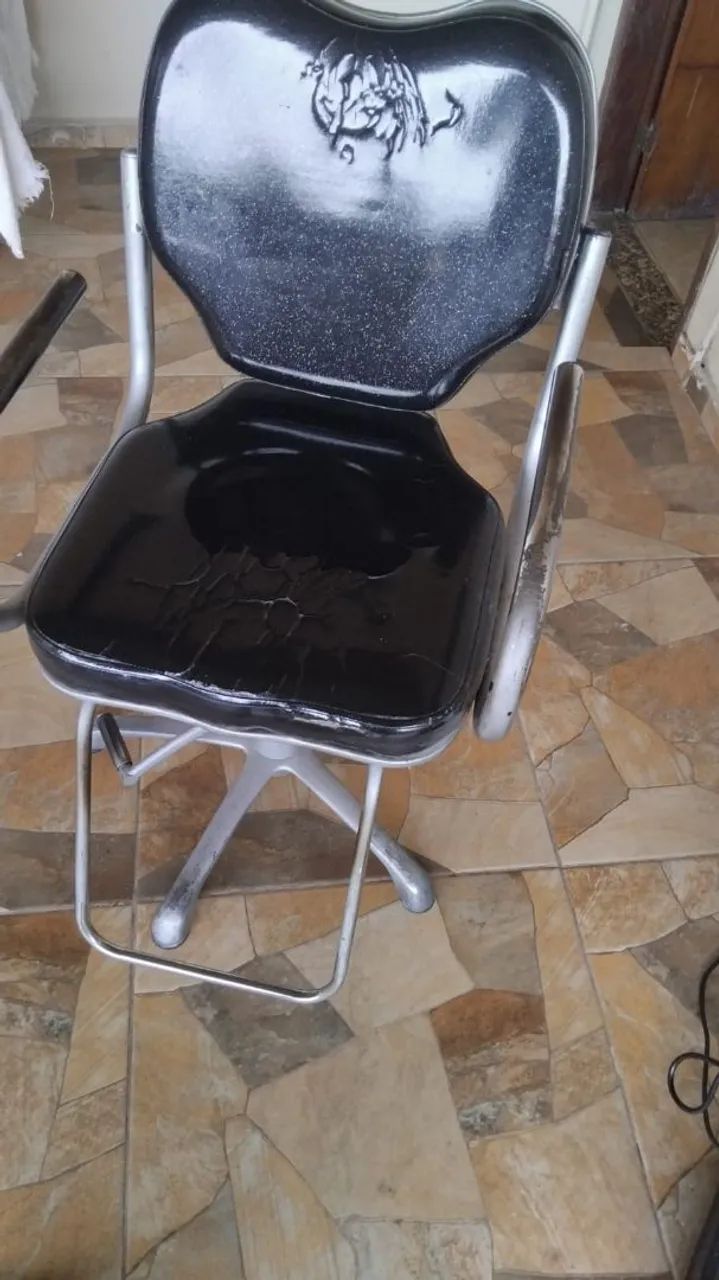 Cadeira de cabeleireiro com encosto de cabeça 