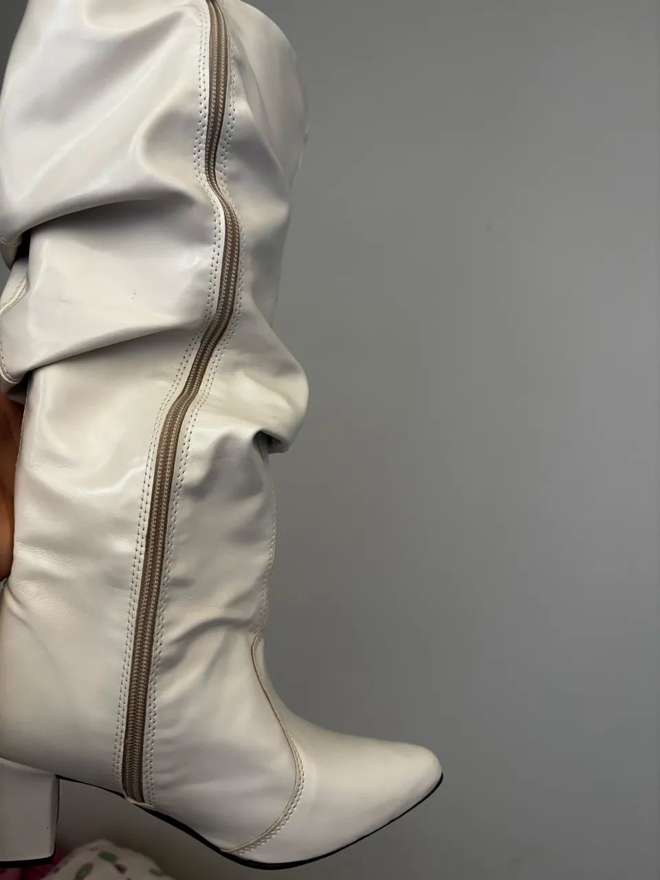 bota cano alto off-white  - Foto 3