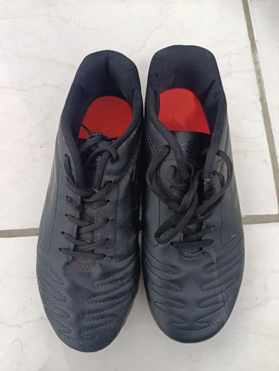 Chuteira Umbro número 40