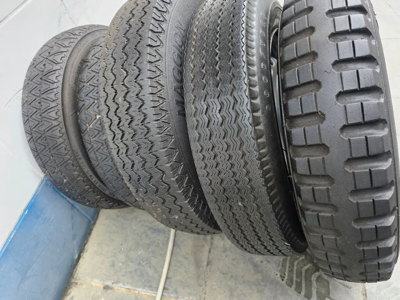 Rodas aro 15 de ferro com pneus bons - Foto 2