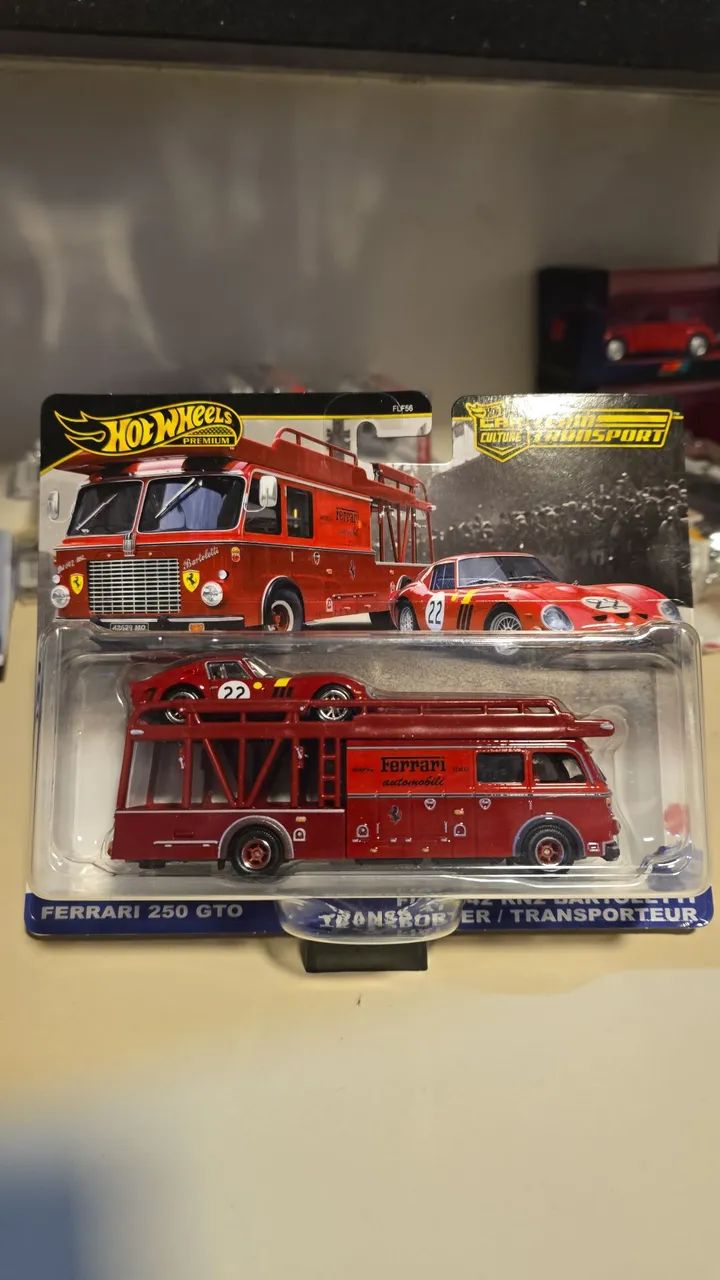 Hot Wheels Premium Team Transport Ferrari
