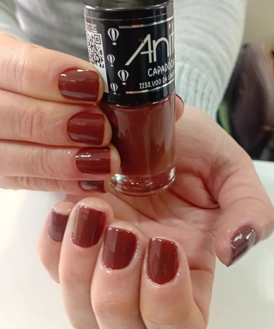 Precisamos de uma manicure pedicure tradicional 