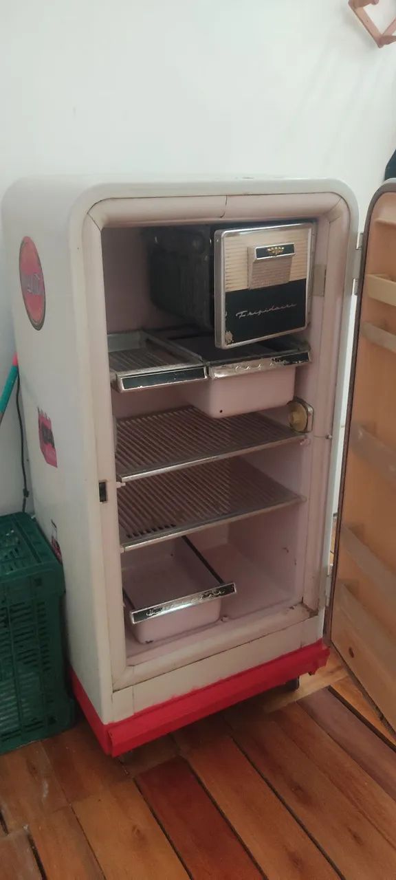 Geladeira Frigidaire 1955 Funcionando e barata - Foto 2