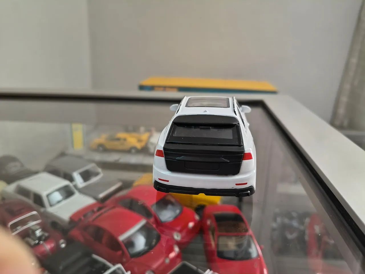 Miniatura Audi Q8 Branco - Foto 3