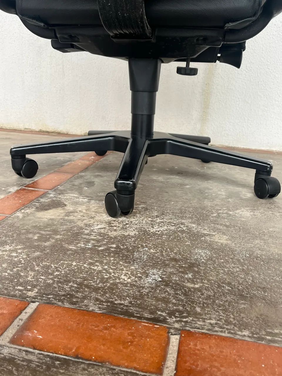 Cadeira de couro  - Foto 2