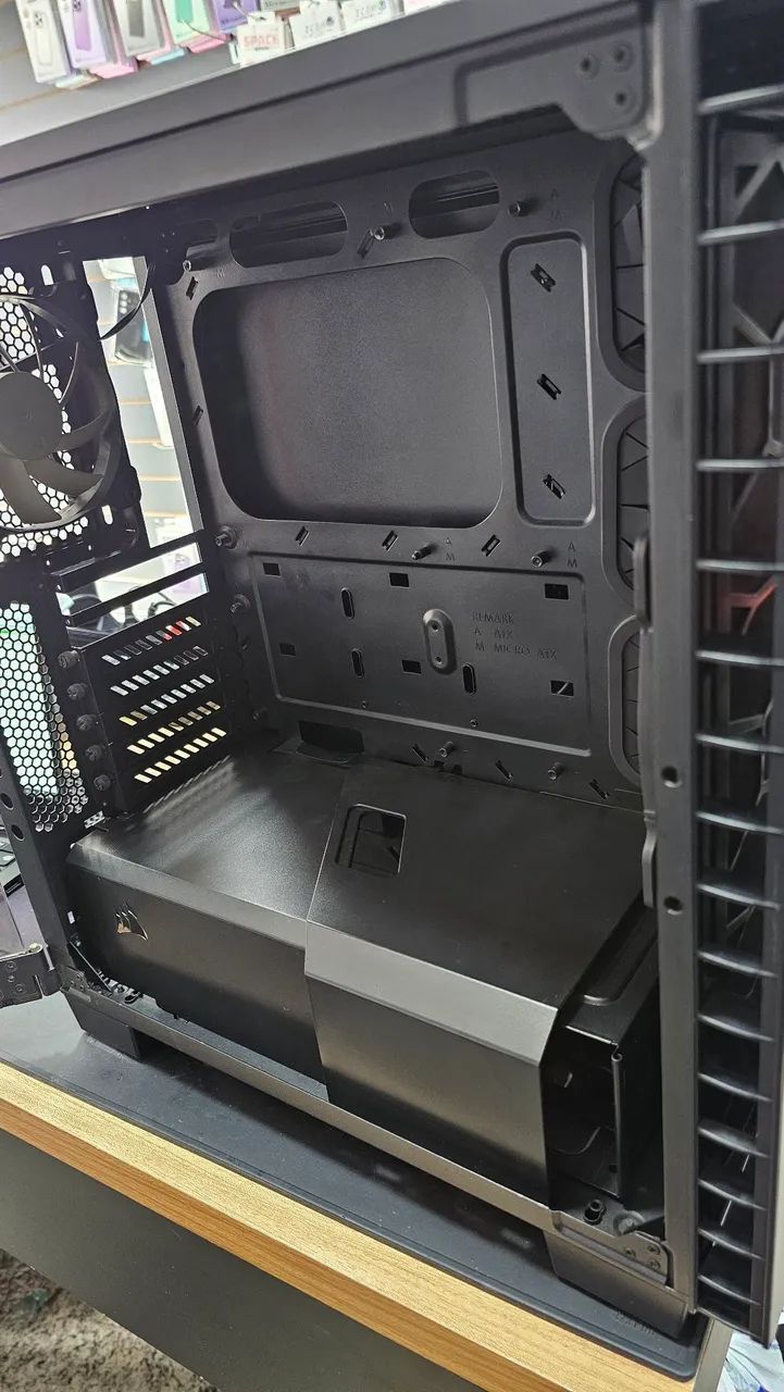 Gabinete Corsair Mid Tower - Foto 5