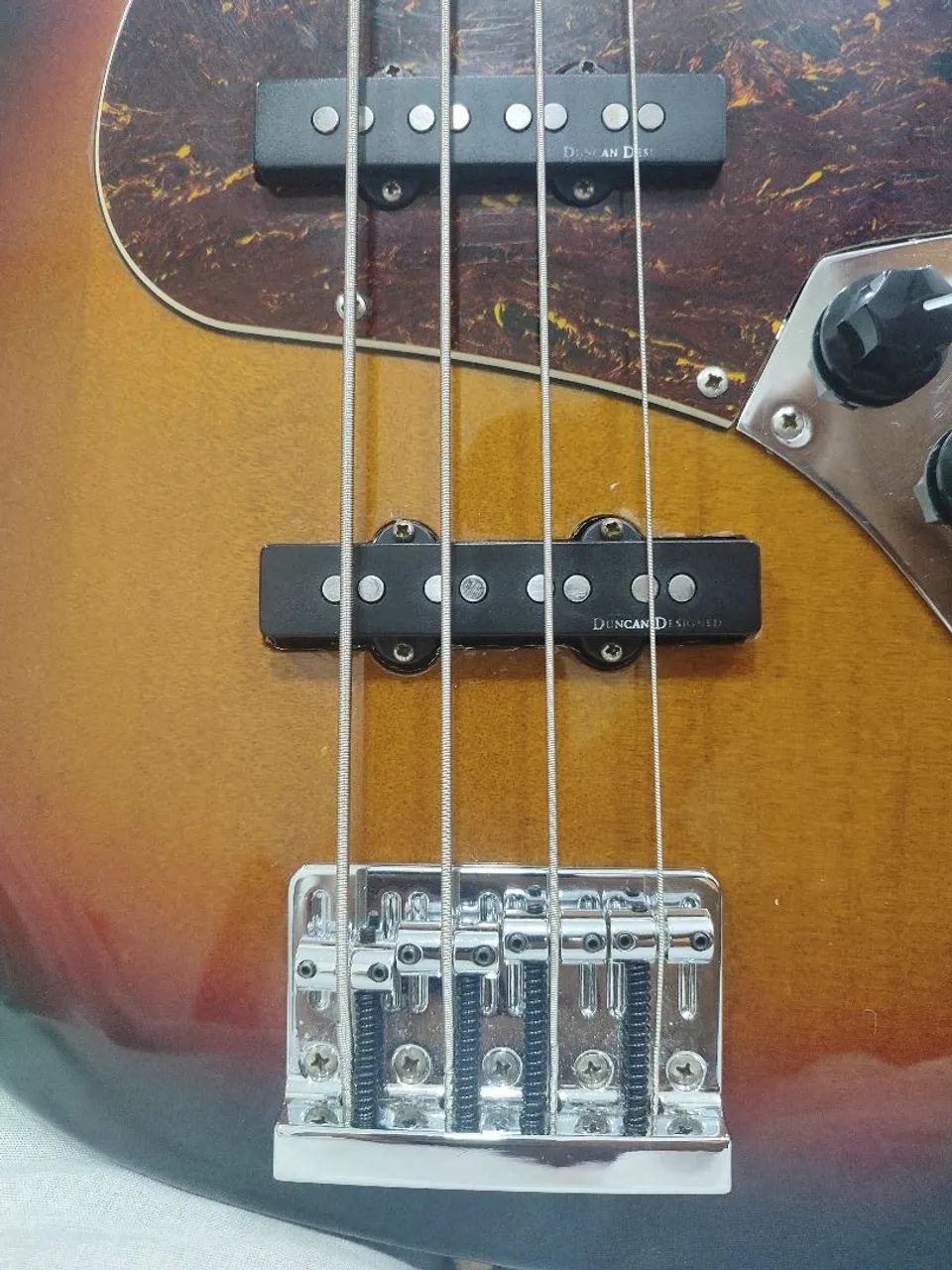週末限定　Squier by Fender Jazz Bass 2001年製 Baixo Jazz Bass Squier Fender - Instrumentos musicais - Gávea