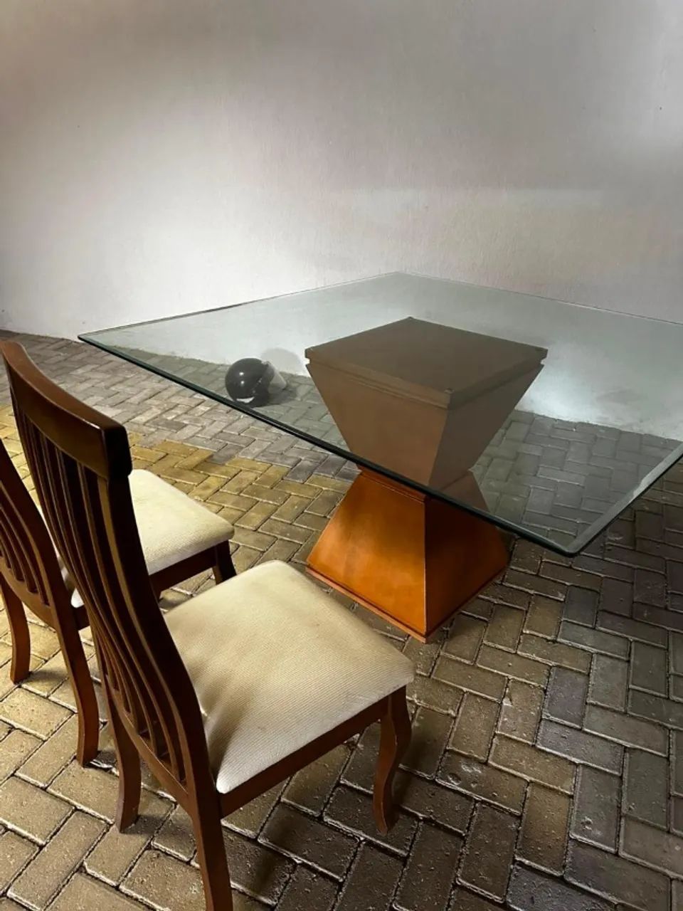 MESA DE JANTAR COM 8 CADEIRAS EM EXCELENTE ESTADO - Foto 2