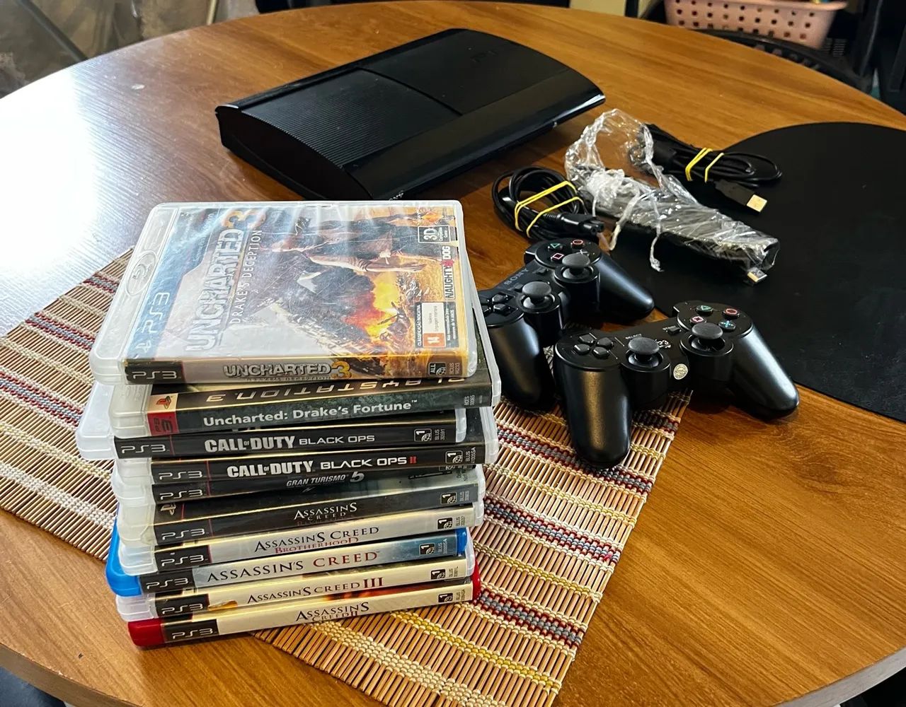 PS3 Slim + 2 controles (1 original) + 10 jogos