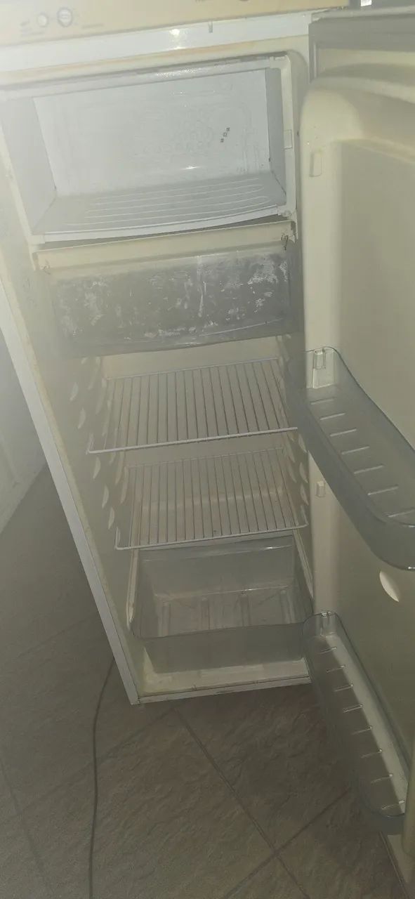 Geladeira Electrolux 280 litros 