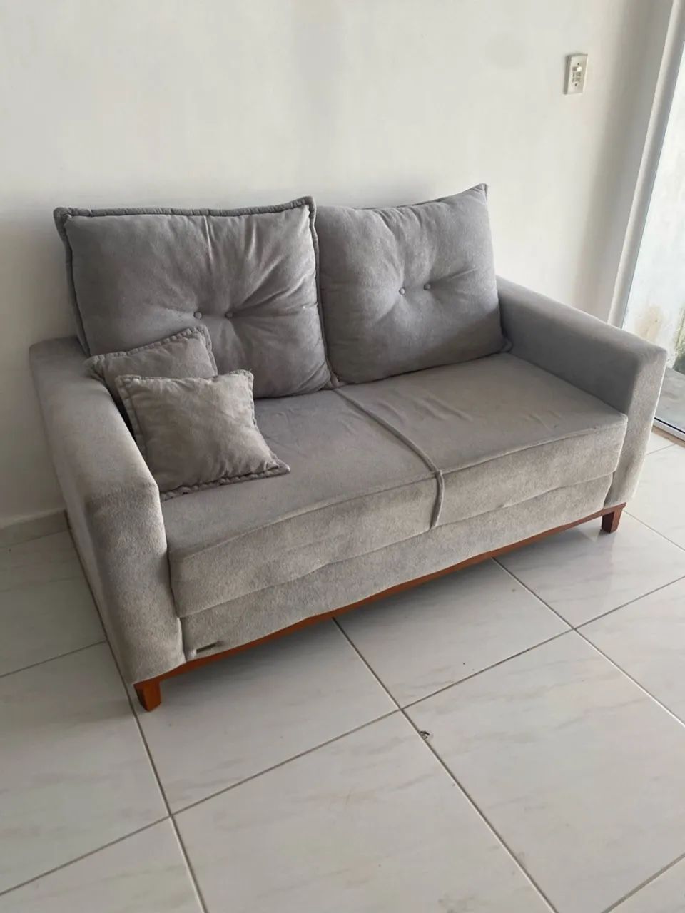 Vendo sofá 2 lugares pouco tempo de uso 