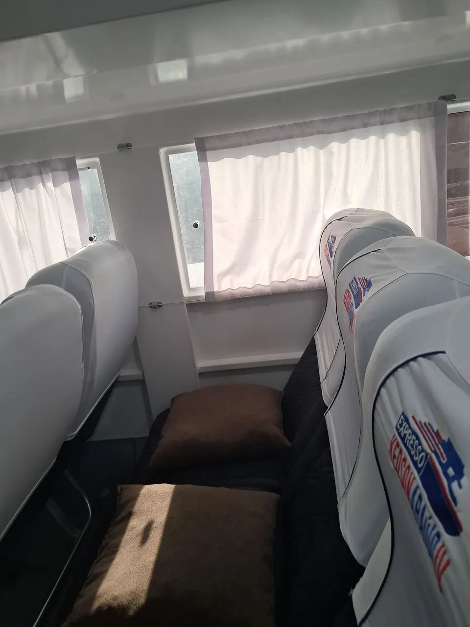 Lancha espressa executiva 100 passageiros 