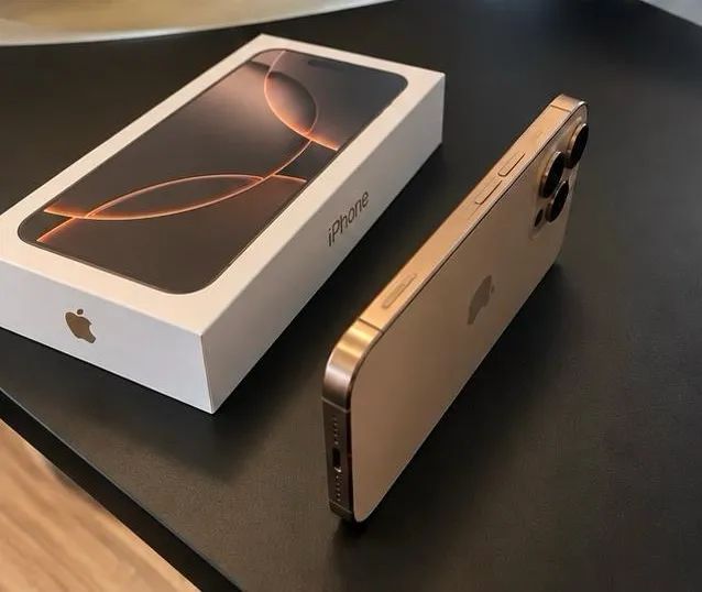 IPHONE 16 PRO MAX 256GB - DESERT TITANIUM  - Foto 3