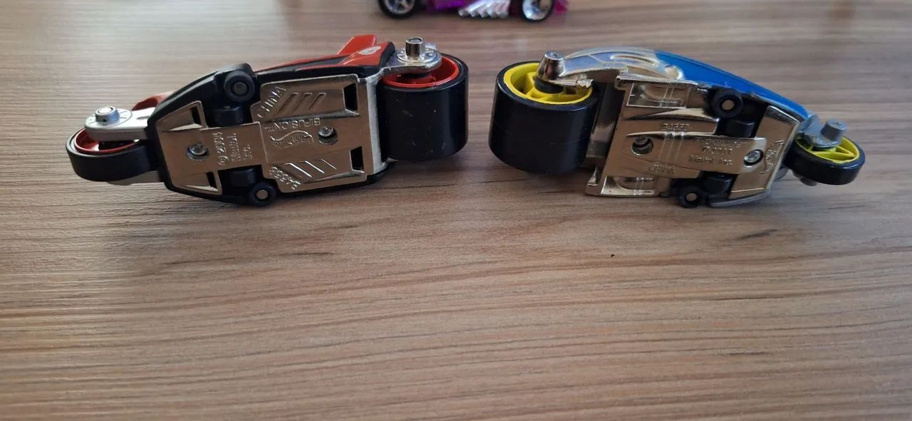 Hot Wheels motos Shokblade 2003 e Bifusion 2004. RS 250 cada - Foto 5