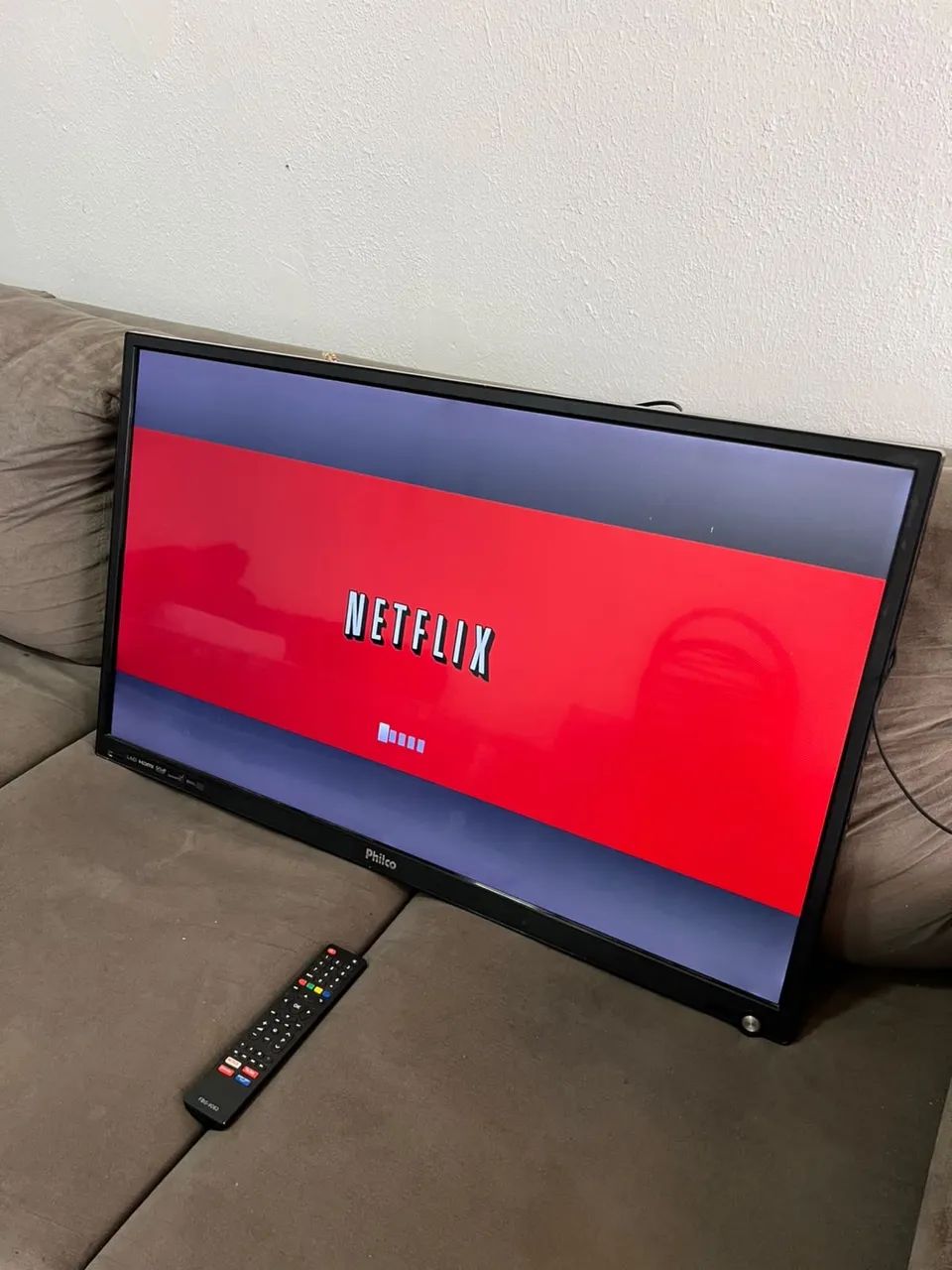 TV Philco 32 Pegadas Led Smart Com Entrada HDMI - Entrega Grátis  - Foto 3