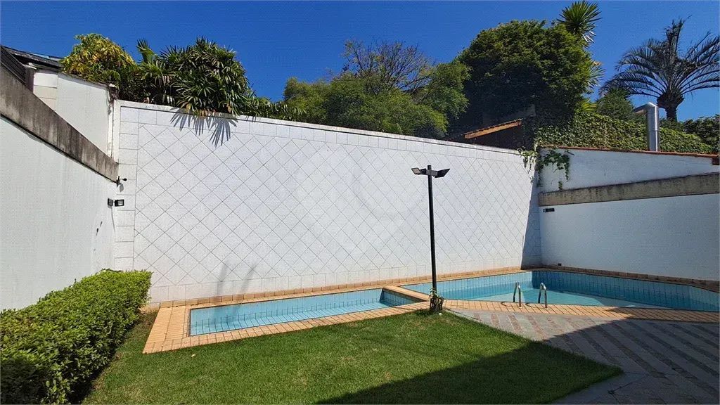 Lindo sobrado em frente a uma Praça - Foto 4
