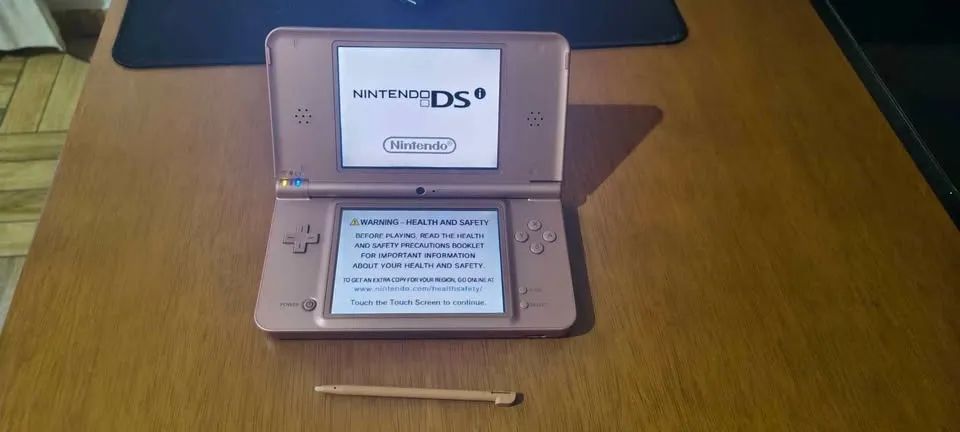 Nintendo DSi XL - Foto 2