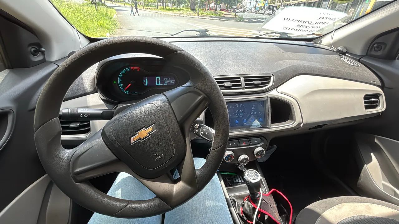 Chevrolet Onix Hatch LT 1.0 8V Flex Power Mec. 4P 2016 - Foto 3