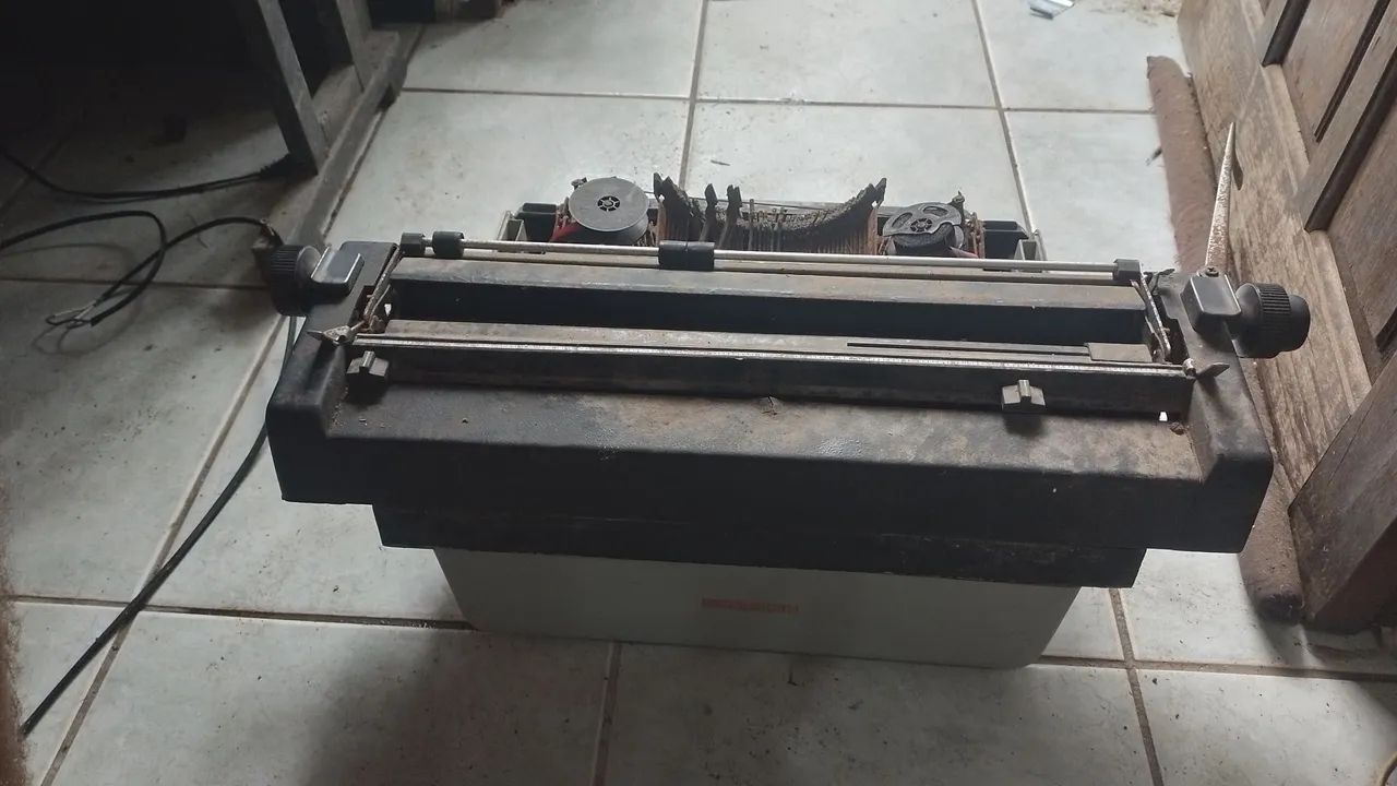 Maquina de escrever  - Foto 2
