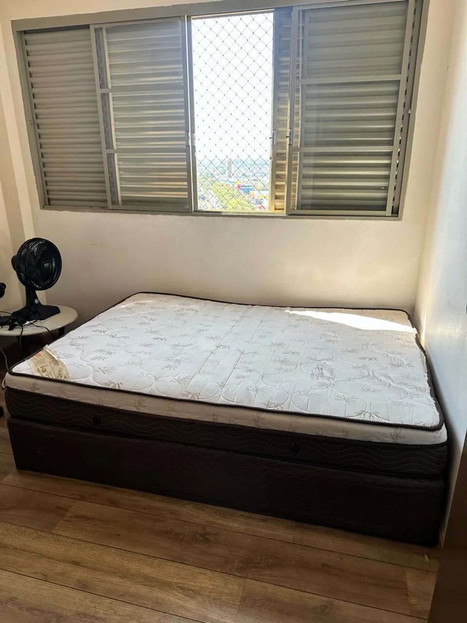 CAMA DE CASAL BOX EM PERFEITO ESTADO