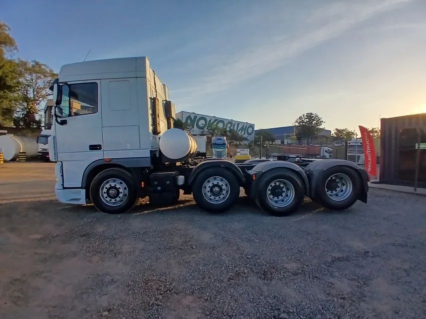 XF105 FTS 460A 8X2. - Foto 4