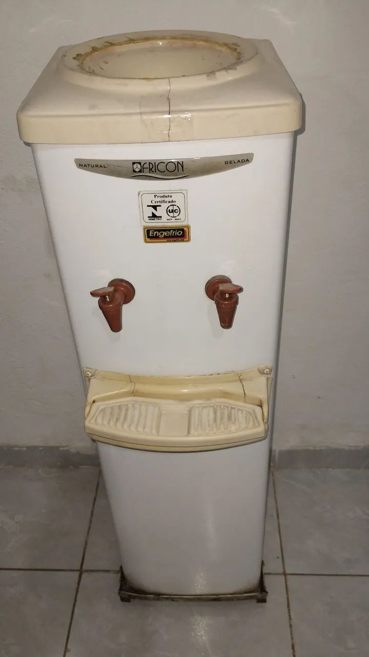 Vendo Bebedouro Esmaltec de coluna, usado mais funcionando perfeitamente, 100% gelando 180 - Foto 3