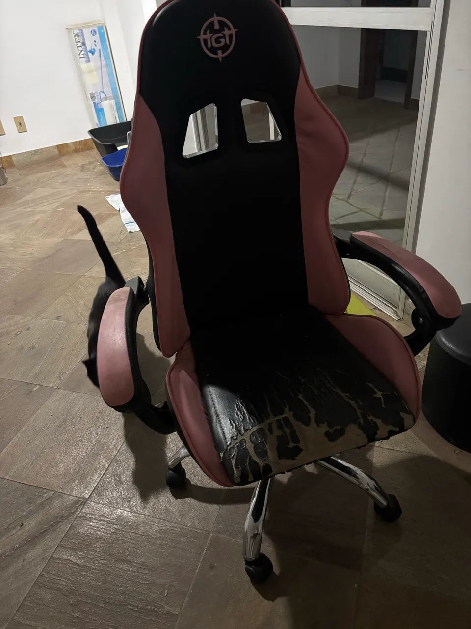 Cadeira gamer TGT preto e rosa usada para doação ? São Lucas - Foto 2
