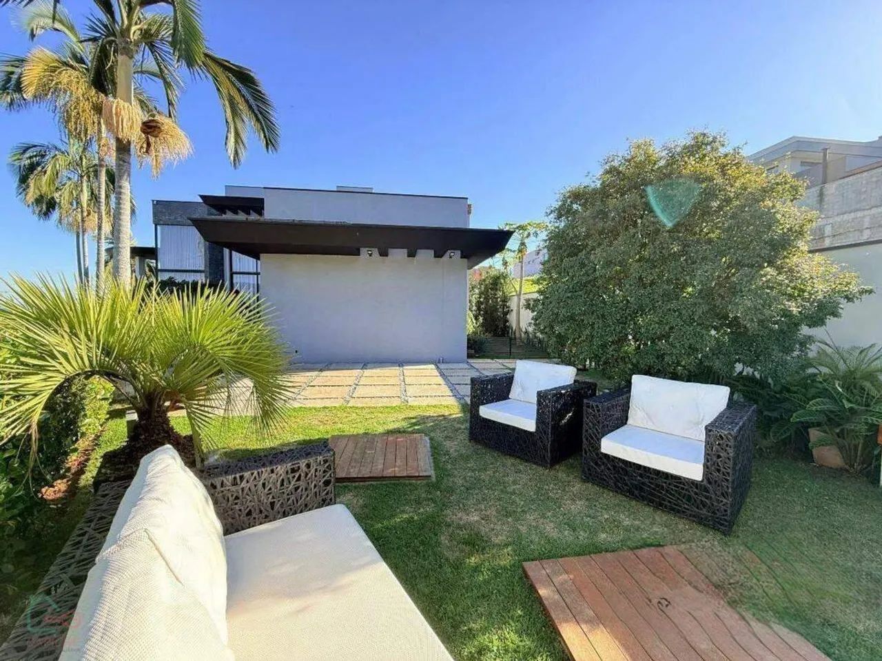 Casa de Alto Padrão Mobiliada à Venda em Vinhedo, SP