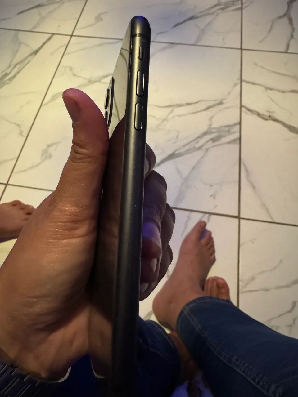 Celular IPhone 11 , 64 G . 