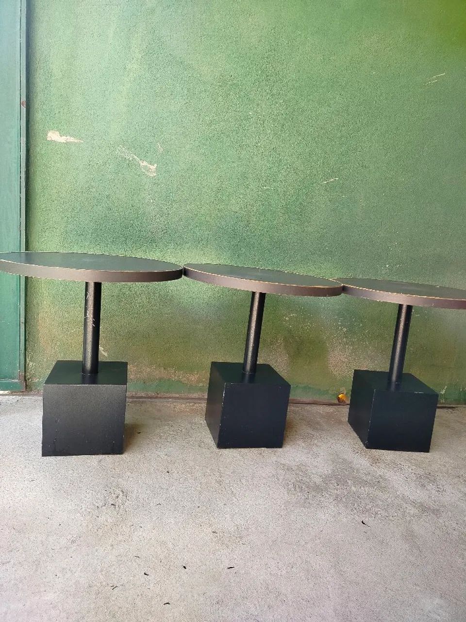 Trio de mesas redondas com pés de ferro  - Foto 3