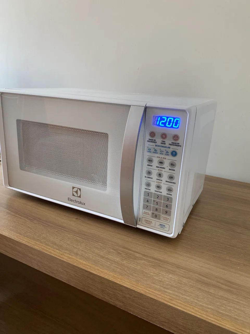 MICROONDAS ELECTROLUX BEM CONSERVADO