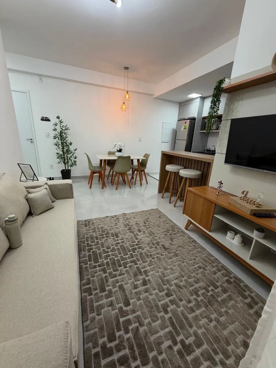 Quarto em lindo apartamento próximo a Unimax 