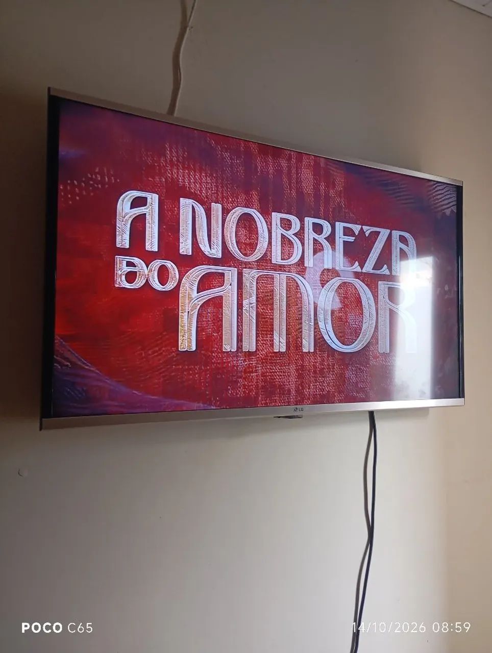 Tv LG smart 40 polegadas em excelente estado com controle e pezinho 