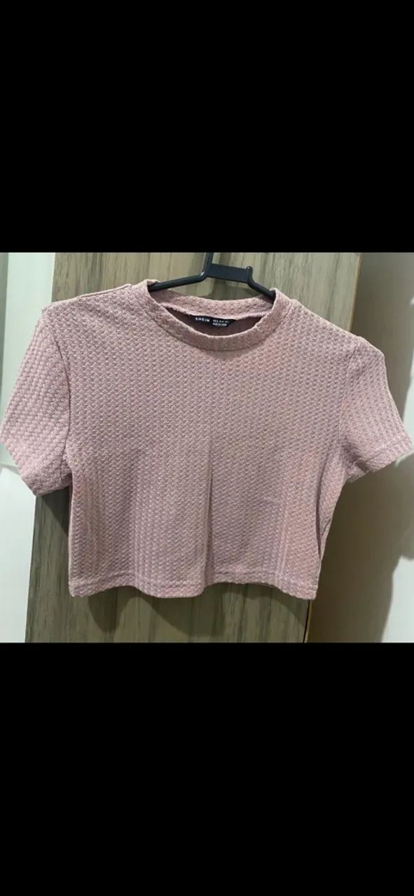 Roupas novas e roupas usadas 