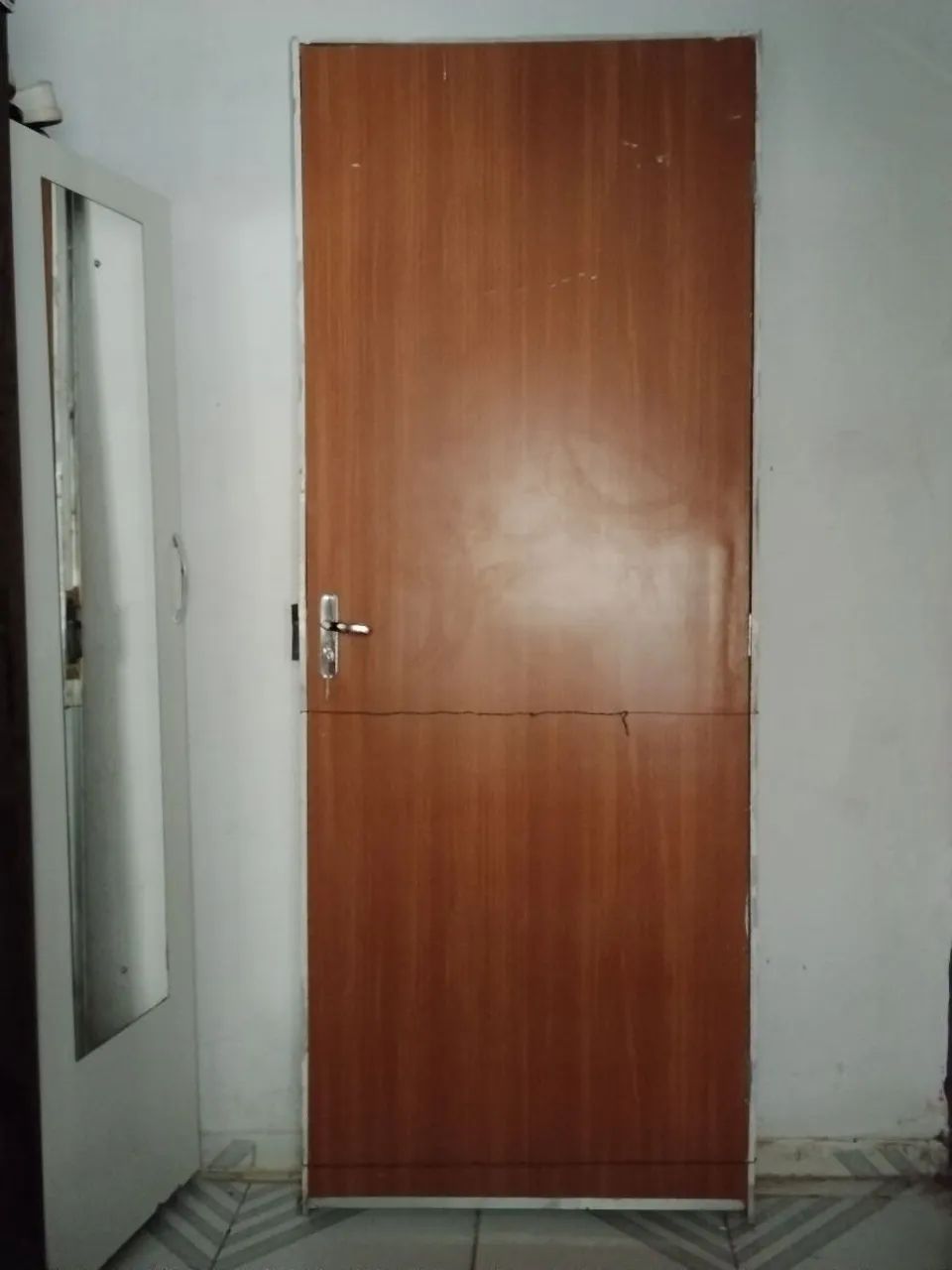 Porta de quarto, aberta a esquerda com marco - Foto 2