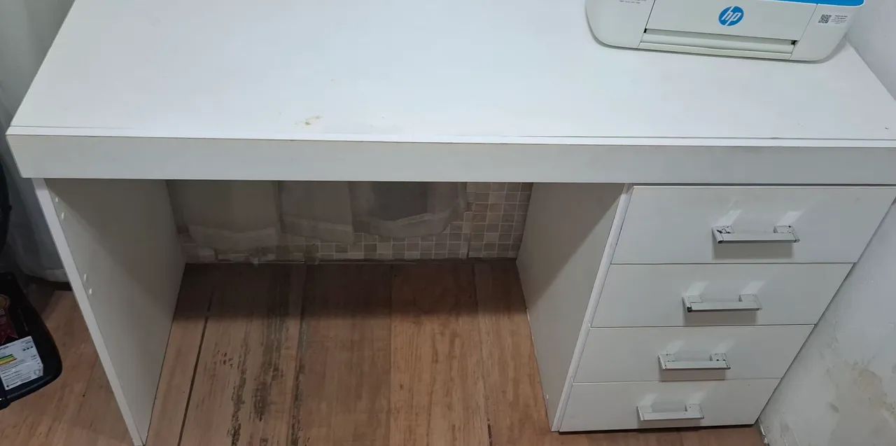Mesa e cadeira 